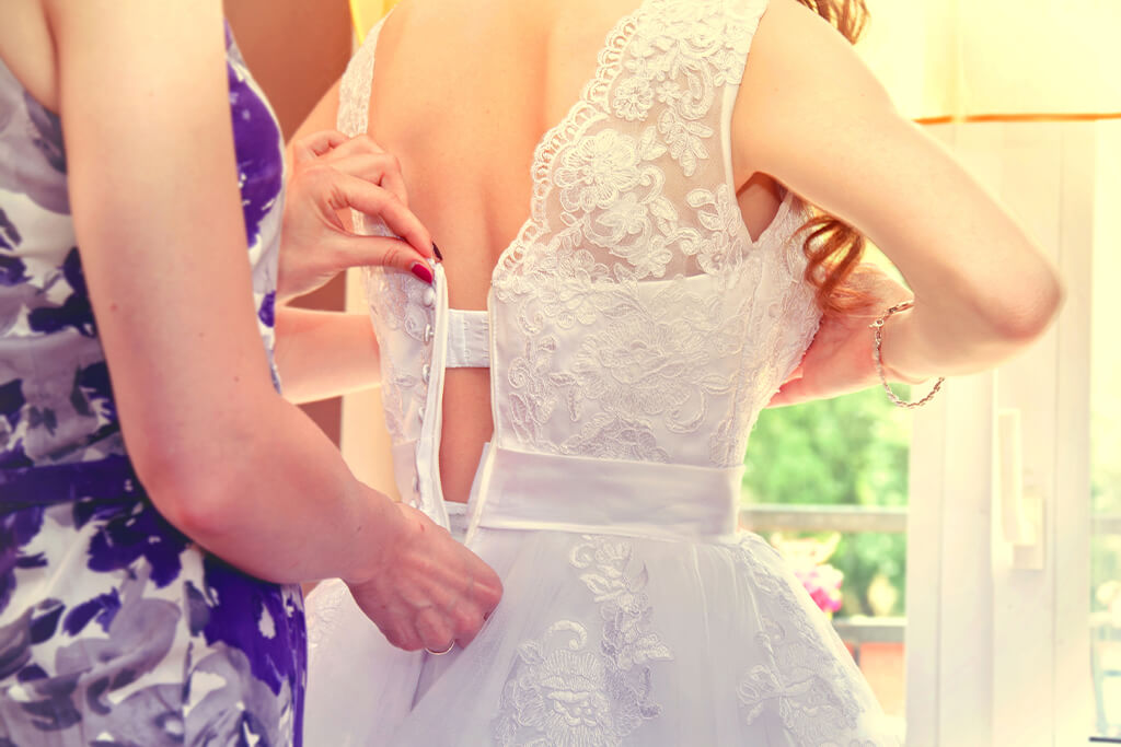 Was trägt man unter dem Hochzeitskleid – passende Unterwäsche für perfekten Sitz und Komfort